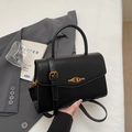 Borsa a tracolla in pelle nera con chiusura dorata vintage e manico superiore elegante - Nero