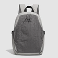 Mochila de ocio al aire libre con costuras gris contraste y detalle de logo - Gris