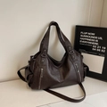 Grande borsa vintage marrone scuro con doppie tasche a cerniera e tracolla regolabile - caffè