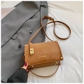 Vintage brown leather square handbag with gold twist lock and adjustable shoulder strap - Standard Type / Brown