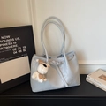 Light blue vintage tote bag in glossy PU leather with a cute white puppy plush charm - Blue (With Charm)
