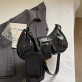 Grand sac d'épaule vintage noir plissé avec boucle argentée et pochette amovible - Noir