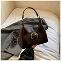 Sac sous le bras minimaliste marron foncé brillant de grande capacité avec boucle argentée - Marron