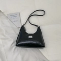 Bolso hobo retro negro con textura arrugada brillante y hebilla de plata - Negro