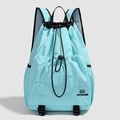 Zaino da trekking azzurro con coulisse, dettagli neri e struttura in nylon resistente - Blu