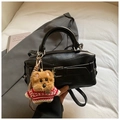 Sac Boston rétro en cuir noir avec boucle de ceinture et pendentif chien en peluche - Avec Pendentif / Noir