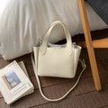 Retro cream white lychee leather handbag with adjustable crossbody strap and logo detail - White Without Pendant