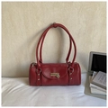 Bolso cilíndrico de piel sintética roja con colgante de corazón y asas largas rojas - Rojo