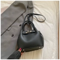 Klassische schwarze Eimer-Tasche aus Leder mit Litschi-Muster und silbernen Beschlägen - Schwarz ohne Anhänger