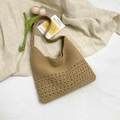 Bolso hobo de ganchillo caqui hecho a mano con tejido floral y correa de hombro - Cierre Magnético / Caqui