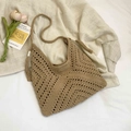 Handgefertigte Khaki-Häkel-Hobo-Tasche mit Rautenmuster und Quastendetails - Khaki Magnetverschluss-Stil