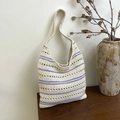 Handgefertigte Häkeltasche in Creme mit lila Streifen und ausgehöhltem Webdesign - Reißverschluss-Stil / Lila