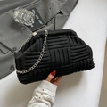 Elegante borsa nuvola in maglia nera con tracolla a catena argento per donna - Nero