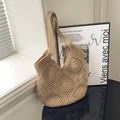 Häkel-Schultertasche in Beige mit geometrischem Lochmuster für Strandurlaub und Alltag - Khaki Reißverschluss-Stil