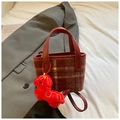 Mini sac à carreaux rouge chic avec poignée en cuir et charmant pendentif de cheval - Rouge Vin Petit