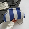 Bolso de punto con rayas azules y blancas y correa de cadena plateada para mujer - Azul