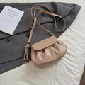 Bolso bandolera plisado de piel sintética suave en color caqui claro para mujer - Caqui