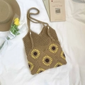 Borsa tote all'uncinetto color kaki con girasoli, anelli bianchi e nappe decorative - Cachi