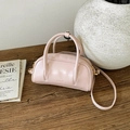 Elegant light pink boston bag in glossy faux leather with embossed logo and gold hardware - No Pendant / Pink