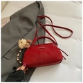 Borsa a tracolla vintage rosso scuro ad alta capacità con ciondolo a orsetto opaco - Con Ciondolo / Rosso