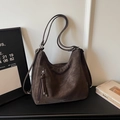 Dunkelbraune matte Hobo-Tasche mit großem Fassungsvermögen und Fransen-Reißverschluss - Groß / Kaffeebraun