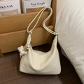 Borsa sottobraccio minimalista bianco crema in pelle PU con pendente in peluche - Bianco Sporco Con Pendente