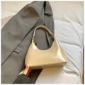 Bolso de hombro beige brillante en cuero sintético reflectante y detalles dorados - Sin colgante / Caqui