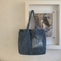 Blauwe gestreepte corduroy shopper voor dames met handige voorzak met klep - Blauw Zonder Bedeltje