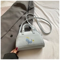 Borsa bowling azzurra minimalista con ricamo animale e tracolla regolabile - Blu