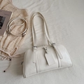 Bolso de hombro rectangular blanco crema minimalista en cuero sintético brillante y hebillas - Blanco
