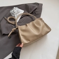 Bolso de mano plisado caqui en cuero lichi con diseño de asa anudada y elegante - Caqui