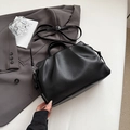 Elegante borsa a spalla plissettata nera con trama litchi e tracolla regolabile - Nero