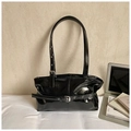 Grand sac fourre-tout noir en cuir verni avec sangles à boucle réglables et bandoulière - Sans Pendentif / Noir