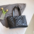 Bolso tote acolchado negro minimalista con patrón de rombos y gran capacidad para mujer - Negro