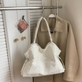 Bolso tote color crema con estrellas plateadas y borde ondulado de diseño exclusivo - Blanco Roto