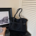 Retro zwarte leren tote tas met witte contraststiksels en metalen gesp - Zwart