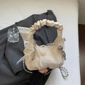 Sac à main blanc crème plissé avec broderie animale et nœud en dentelle de perles - Avec Pendentif en Perles et Dentelle / Blanc Cassé