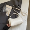 Sac bandoulière demi-lune blanc cassé chic avec poignée et bandoulière amovible en cuir mat - Blanc Cassé Sans Pendentif