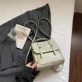 Elegantes salbeigrün Kombi-Rucksack und Umhängetasche mit Klappe in Marmor-Optik - Grün