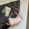 Sac à main rose en similicuir avec bandoulière réglable et détails nœuds latéraux - Rose Sans Pendentif