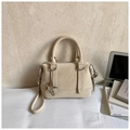 Borsa a mano in pelle scamosciata beige con pendente a stella e tracolla rimovibile - Beige Con Ciondolo