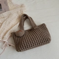Borsa tote marrone fatta a mano con ciondolo a cuore e dettagli in maglia traforata - Cachi