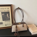 Borsa baguette vintage in tela crema e pelle marrone con lunghi manici a spalla - Caffè con Ciondolo