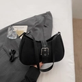 Sac sous le bras noir minimaliste en forme de croissant avec boucle argentée chic - Noir sans Pendentif