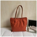 Bolso tote de nailon caramelo con asas marrones y diseño minimalista espacioso - Marrón Grande