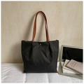 Bolso tote negro minimalista con asas de cuero marrón y detalle de botón a presión plata - Negro Grande