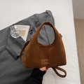 Petit sac seau en daim marron mat avec poignée supérieure et bandoulière pour femme - Marron