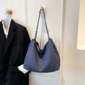Dunkelblaue Denim Hobo-Tasche mit großem Fassungsvermögen und Silberkettenriemen - Dunkelblau
