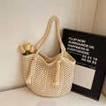 Borsa tote in paglia beige all'uncinetto con frange laterali e spallacci intrecciati - Bianco Sporco