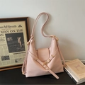 Bolso hobo rosa claro de gran capacidad con correas cruzadas y detalles dorados lujo - Rosa